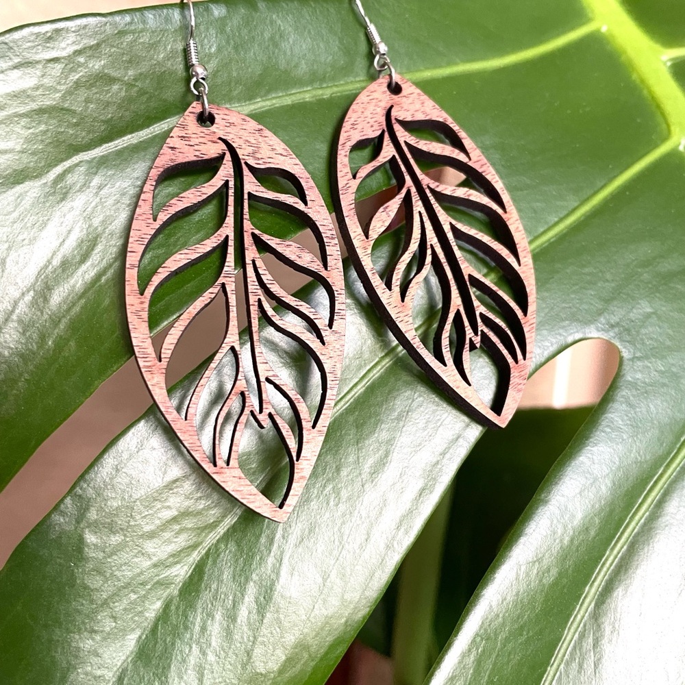 Like New Wood Cut Out Leaf Earrings